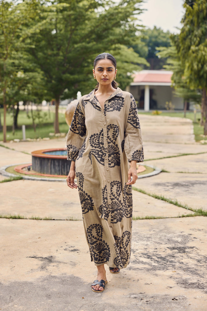 Sencei Handcrafted Cotton Maxi Dress with Embroidered Paisley Motif